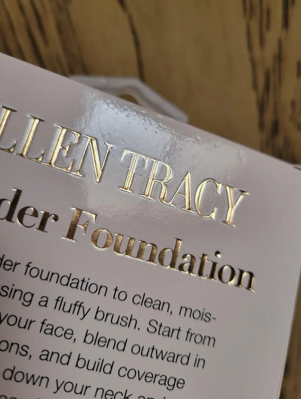 Ellen Tracy Loose Powder Foundation + Brush 24-Hour Wear & Coverage Fair-Light